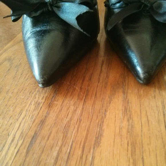 BCBG Black Leather w/ Ribbon Bow Detail Pumps Sz 8.5 Retro Romantic Holiday Work - Picture 6 of 16